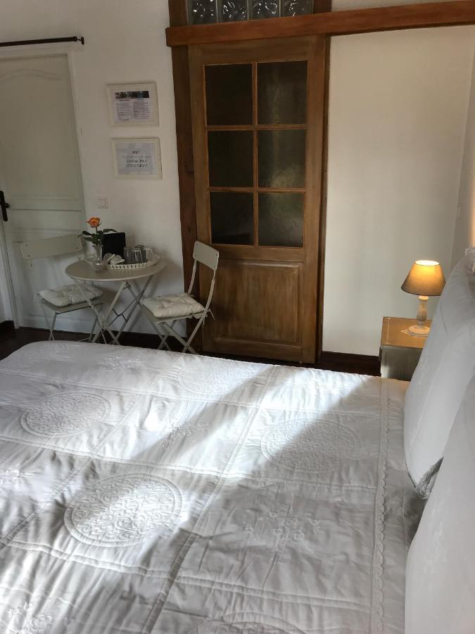 Rose Garden Mezzanine Bed & Breakfast จีแวร์นี ภายนอก รูปภาพ
